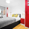 Отель Cosy 2 bed Apt With Free Parking by Oldbury, фото 1