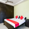 Отель OYO 14207 Royal Residential Lodge, фото 11