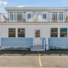 Отель Bright Cozy 2 Blocks to the Beach Parking, фото 1