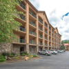 Отель City Bear, 2BR, Pool, Spa, Downtown Gatlinburg, Sleeps 6, фото 1