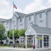 Отель Microtel Inn & Suites by Wyndham Greensboro в Гринсборо