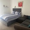 Отель Immaculate 3-bed Apartment in Barking, фото 9