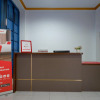 Отель RedDoorz near GOR Satria 3, фото 1