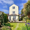 Отель Mulberry 3 bed Cowes Cottage, Solent Views (Sleeps 6), фото 1