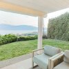 Отель Stunning Views of the Okanagan Lake, фото 8