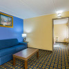 Отель Quality Inn & Suites near Six Flags East, фото 2