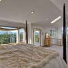 Отель Enviable Lake & Mountain Views wth Waterfal, фото 4