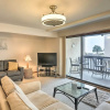 Отель The Shores Condo w/ Beach Access < 2 Mi to Dtwn!, фото 5