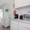 Отель Mariners (3) - Bright and stylish apartment - 2 minute walk to the beach, фото 6