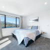Отель Luxury Winter Retreat - 5 on The Hill Queenstown, фото 13