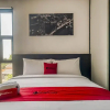 Отель RedDoorz Plus near Gandaria City Mall 2, фото 2