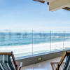 Отель Clifton Apartment on the Waters Edge Ocean Breeze, фото 17