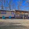 Отель 'whispering Oaks' Broken Bow Cottage Near Hiking!, фото 1