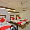 Отель OYO 5122 Hotel Midway Residency, фото 5