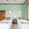 Отель Raddon by Avantstay Beautifully Restored Craftsman w/ Hot Tub in Heart of Downtown PC, фото 7