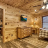 Отель Cub Path Lodge - Luxurious 5/5 With Theatre Room And Mountain Views! 5 Bedroom Cabin by RedAwning, фото 17