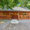 Отель Er76 - Bear Tracks - Great Location! Close To All The Action! 2 Bedroom Cabin by RedAwning, фото 1