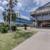 Отель Sandy Shores West 101 2 Bedroom Condo by RedAwning, фото 21