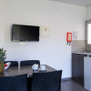 Отель Sanders Rio Gardens - Adorable 1-bedroom Apartment With Shared Pool and Balcony, фото 6