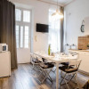 Отель Comfy, renewed 3 bedroom apt in center, фото 4