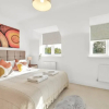 Отель Foxherne 5Bdrm 3BA Serviced House Slough, фото 4