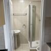 Отель Inviting 2-bed Apartment Near Heathrow, фото 9