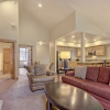 Отель Vaulted Ceilings+rustic Luxury 2 Blocks To Main St- Sleeps 6 2 Bedroom Townhouse by RedAwning, фото 15