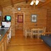 Отель Robin Hill Camping Resort Two-Bedroom Cottage 6, фото 8