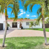 Отель Family-Friendly Beach House, Steps to Beach, фото 17