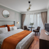 Отель Queen's Court Hotel & Residence, фото 5