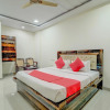 Отель OYO 72564 Om Sai Lodge Hotel, фото 3