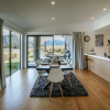 Отель Bull Ridge Retreat - Sleeps 8 - Hot Tub, фото 5