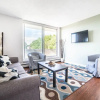 Отель Beautiful 2bdr Suite w Parking Patio Coffee Wifi, фото 11