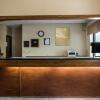 Отель Quality Suites Near West Acres, фото 35