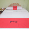 Отель RedDoorz near Tugu Naga Singkawang, фото 8
