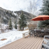 Отель Huge Riverfront Deck + Walk Everywhere Viking Lodge 100a 3 Bedroom Condo by RedAwning, фото 35