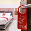 Отель RedDoorz Plus @ Jalan Gatot Subroto Medan, фото 13