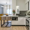 Отель De Minimis A Chic 3Br Downtown Apartment, фото 6