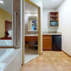 Отель Rodeway Inn & Suites Fll Airport - Cruise Port, фото 11