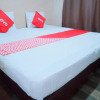 Отель OYO 91876 Hotel Putri Gading 2, фото 7
