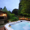 Отель Beautiful 5bedroom house sleeps13 hottub, фото 16