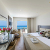 Отель Queen's Bay Hotel, фото 6