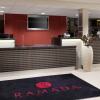Отель Ramada By Wyndham Leeds East, фото 2