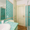 Отель The apartment with garden and sea view  has 1 double bedroom and a twin bedroom, a bathroom with sho, фото 6