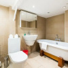 Отель Spacious and Bright 3BD Home in Belsize Park, фото 8