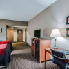Отель Comfort Inn & Suites, фото 2