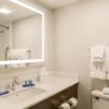 Отель Holiday Inn Express Milwaukee-West Medical Center, an IHG Hotel, фото 7