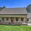 Отель Keystone Getaway Cabin w/ Mount Rushmore View в Кистоуне