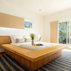 Отель Beachcomber by Avantstay | 1 Block From Beach - Modern Estate W/ Ocean Views, фото 6