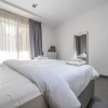 Отель Luxury Waterfront Apartment with Beach Access, фото 3